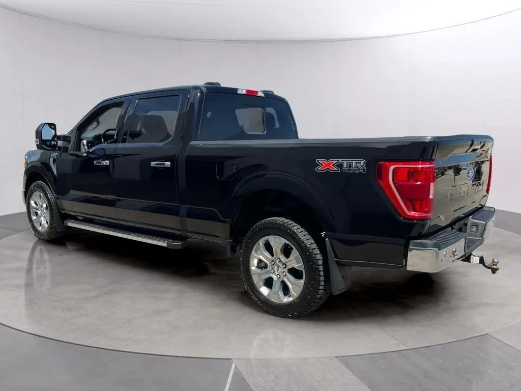 Used 2021 Agate Black Metallic Ford XLT image 4