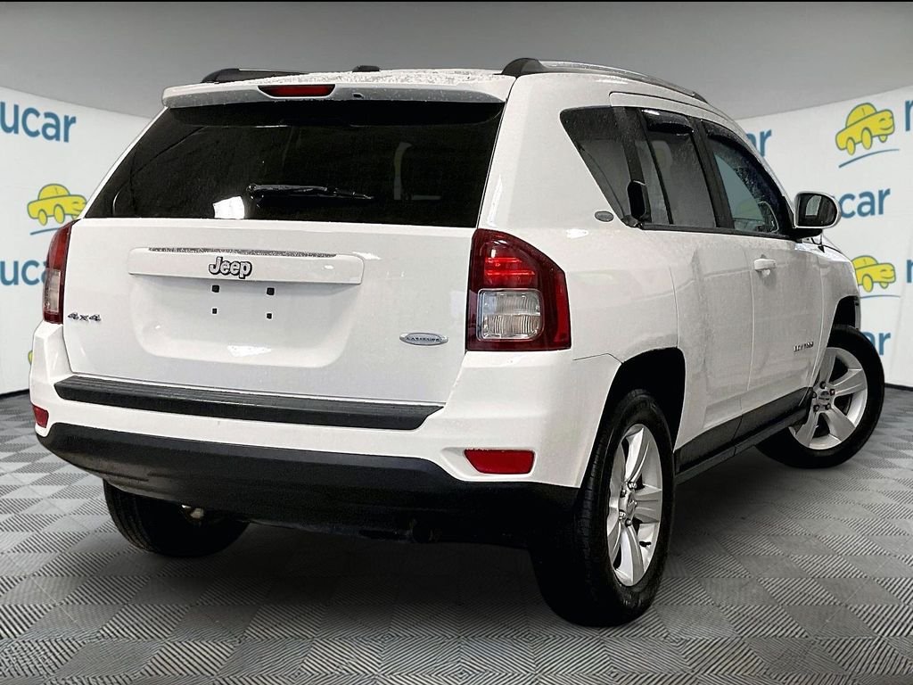 Used 2017 White Jeep Latitude image 5