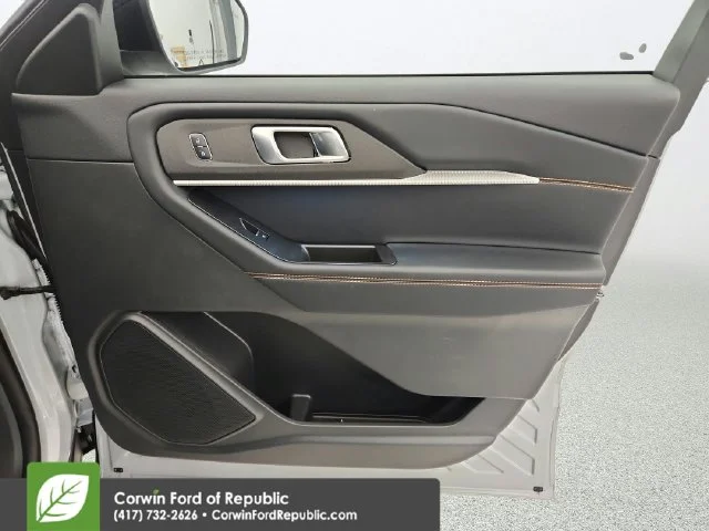 New 2026 Space White Metallic Ford Tremor® image 31