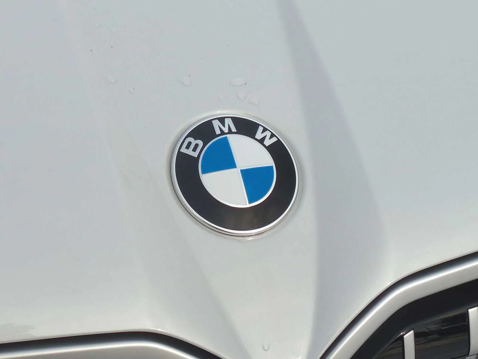 New 2026 Mineral White Metallic BMW 30 xDrive image 12