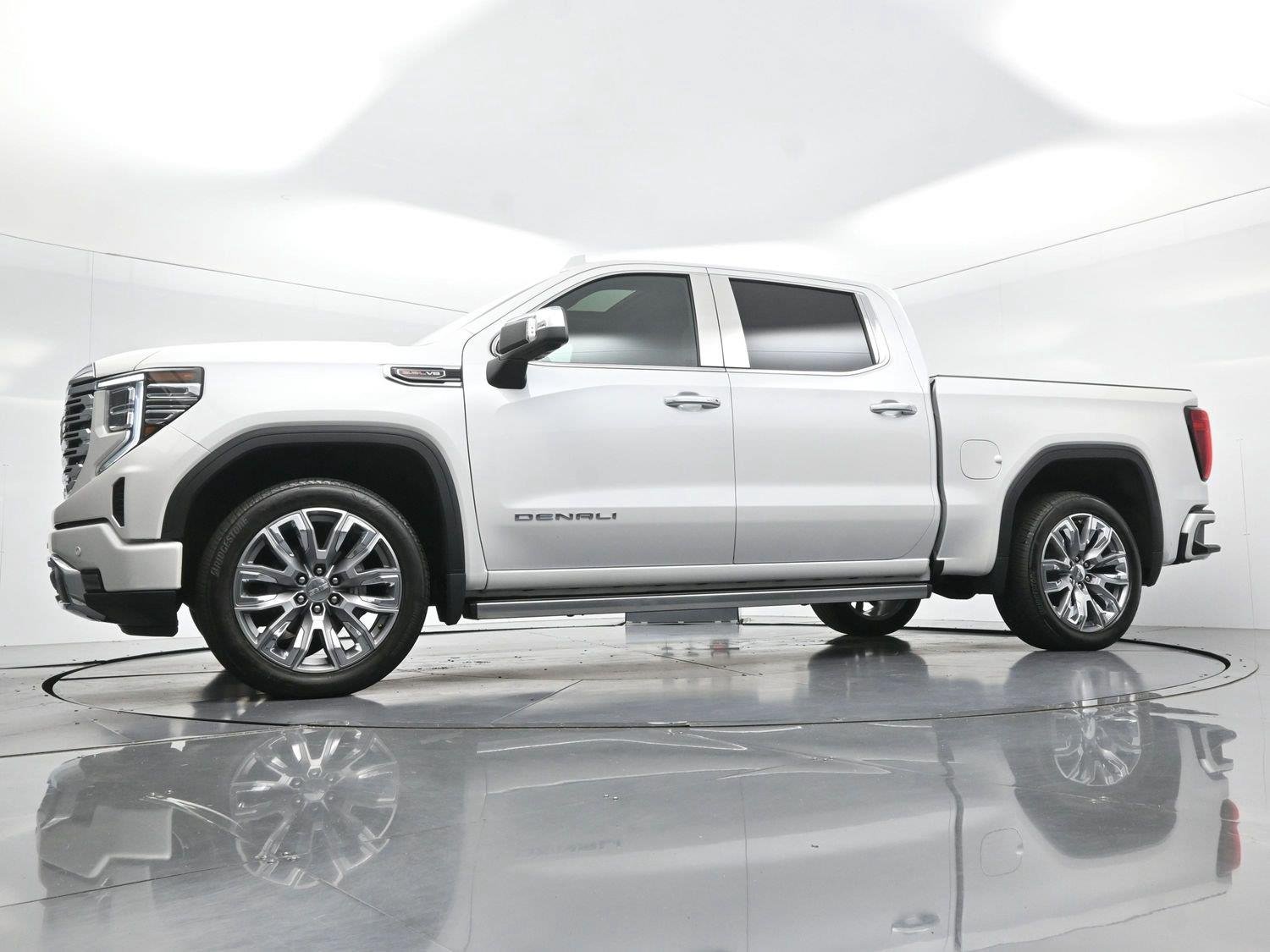 Used 2024 White Frost Tricoat GMC Denali image 49