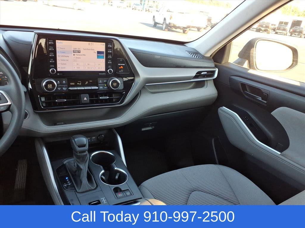 Used 2022 Black Toyota L image 26