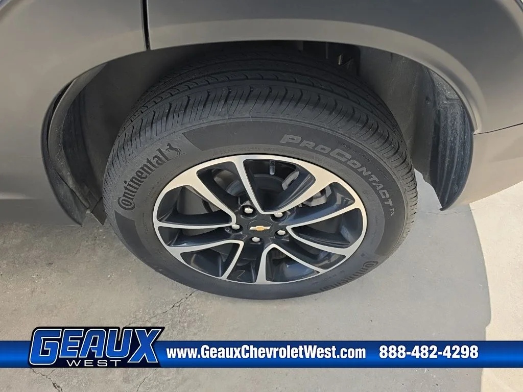 Used 2025 Gray Chevrolet LT image 30