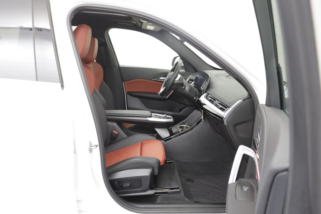 Certified Used 2025 Alpine White BMW xDrive28i image 17