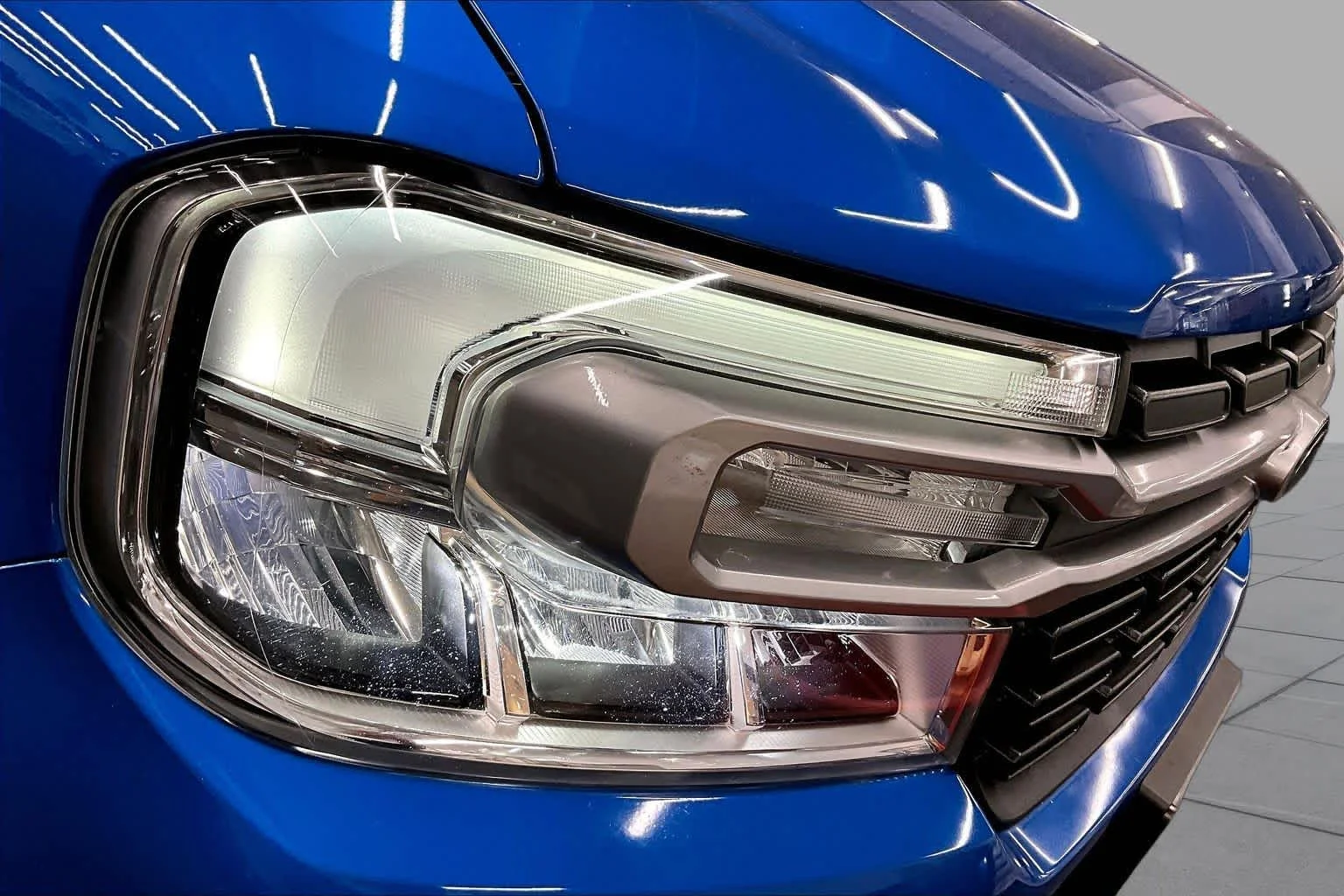 Used 2022 Velocity Blue Metallic Ford Lariat image 27