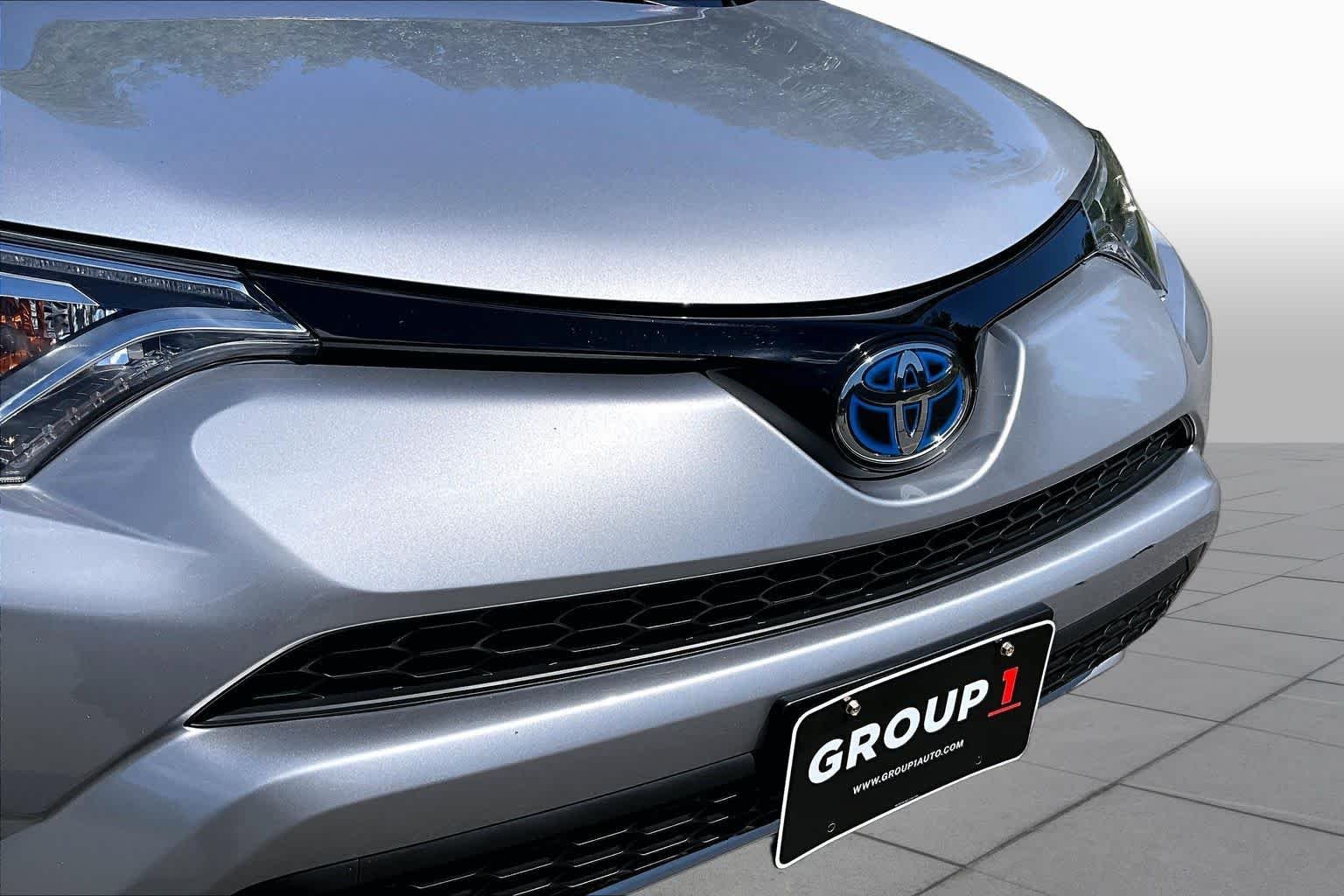 Used 2018 Silver Sky Metallic Toyota Hybrid SE image 32
