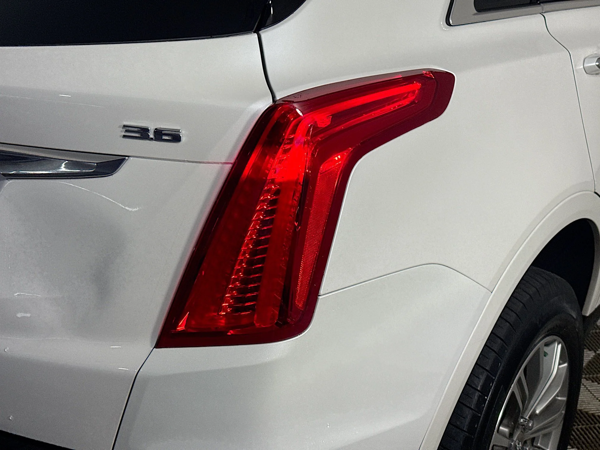 Used 2018 Crystal White Tricoat Cadillac Luxury FWD image 30