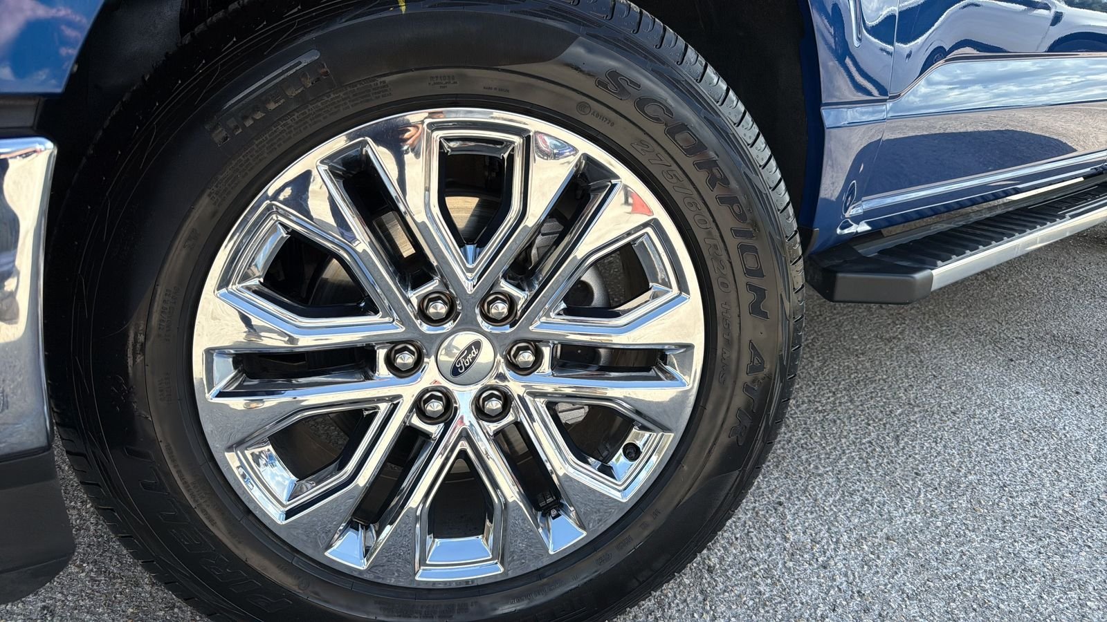 Used 2024 Blue Ford XLT image 29