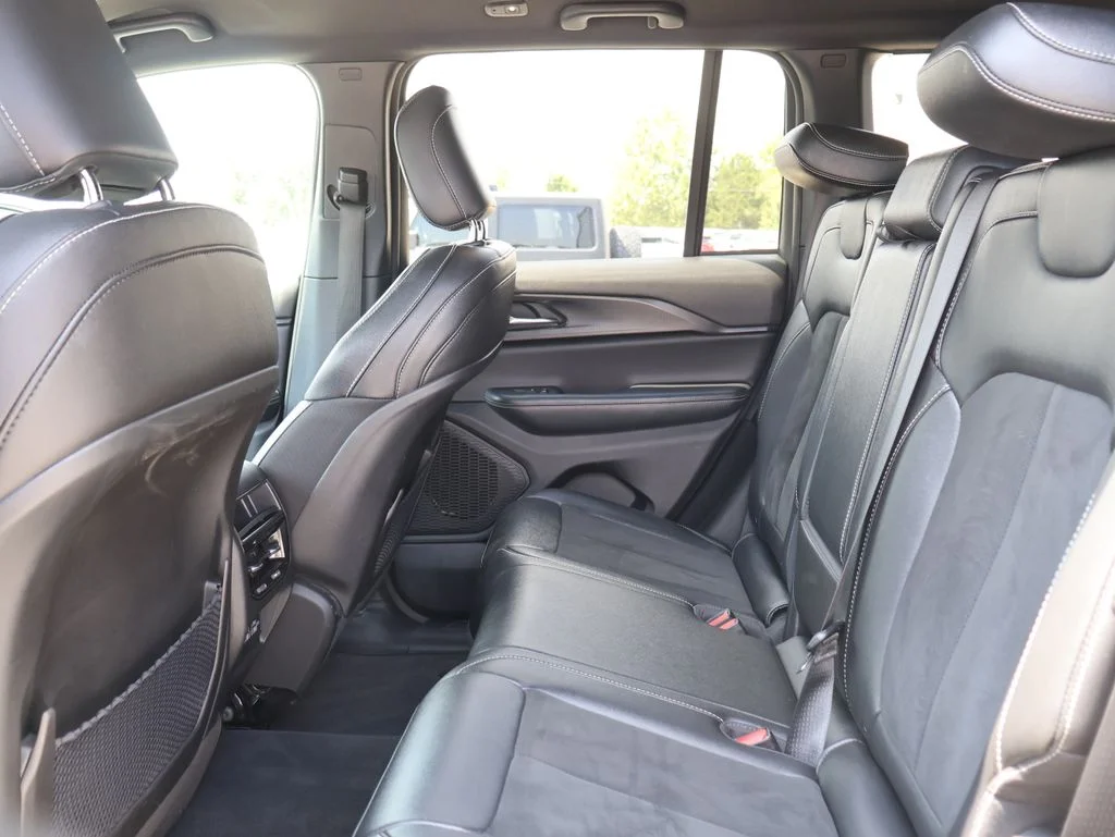 Used 2024 White Jeep Altitude image 17