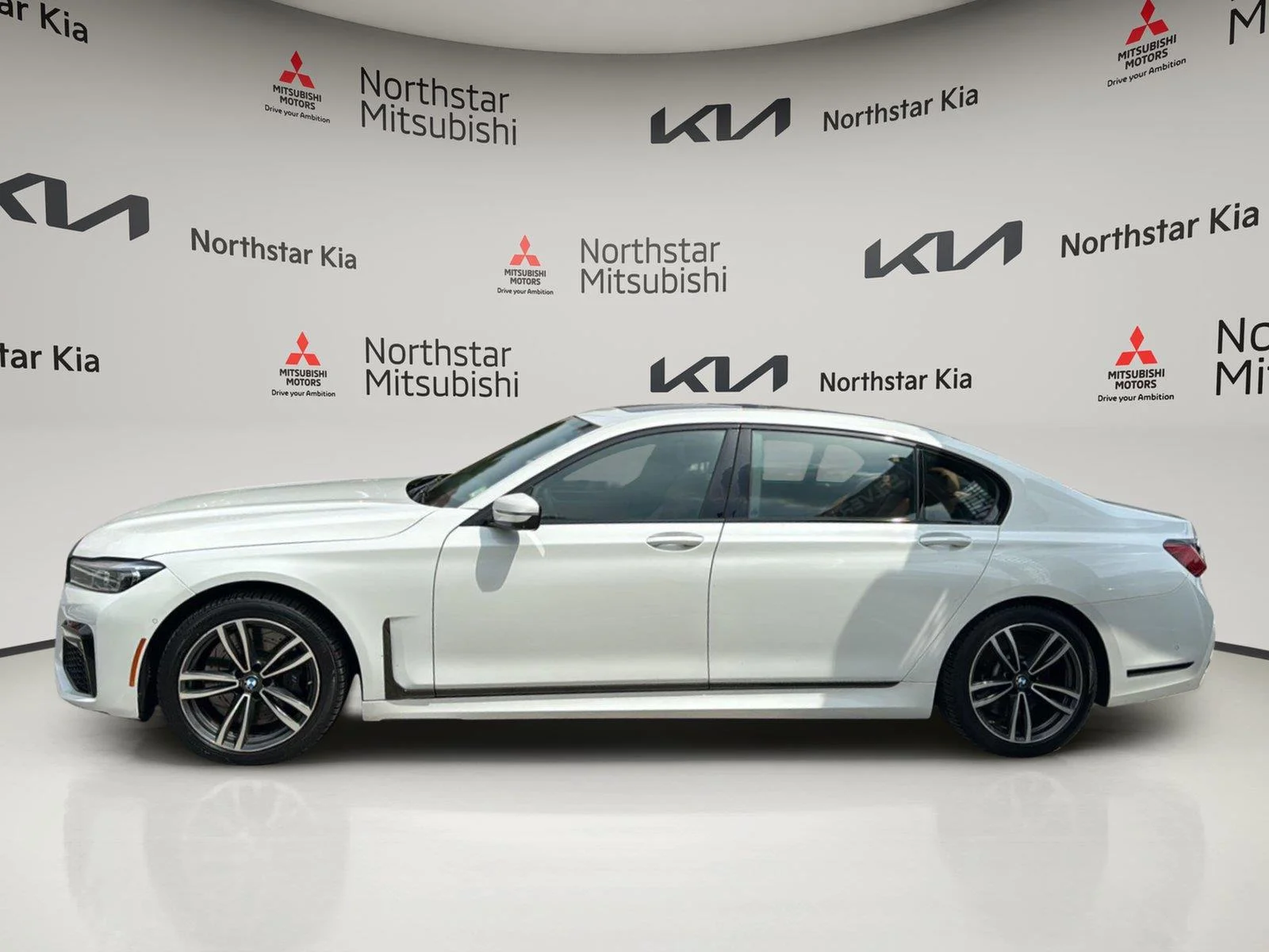 Used 2021 Mineral White Metallic BMW 750i xDrive image 2