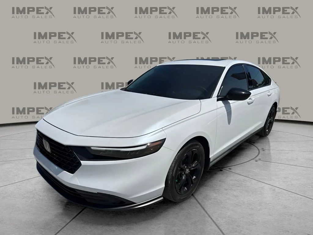 Used 2025 White Honda SE image 1