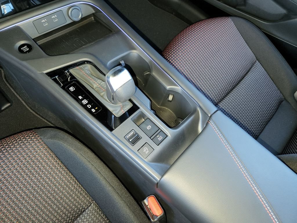 New 2026 Atlantic Gray Metallic / Super Black Two-tone Nissan SR image 17