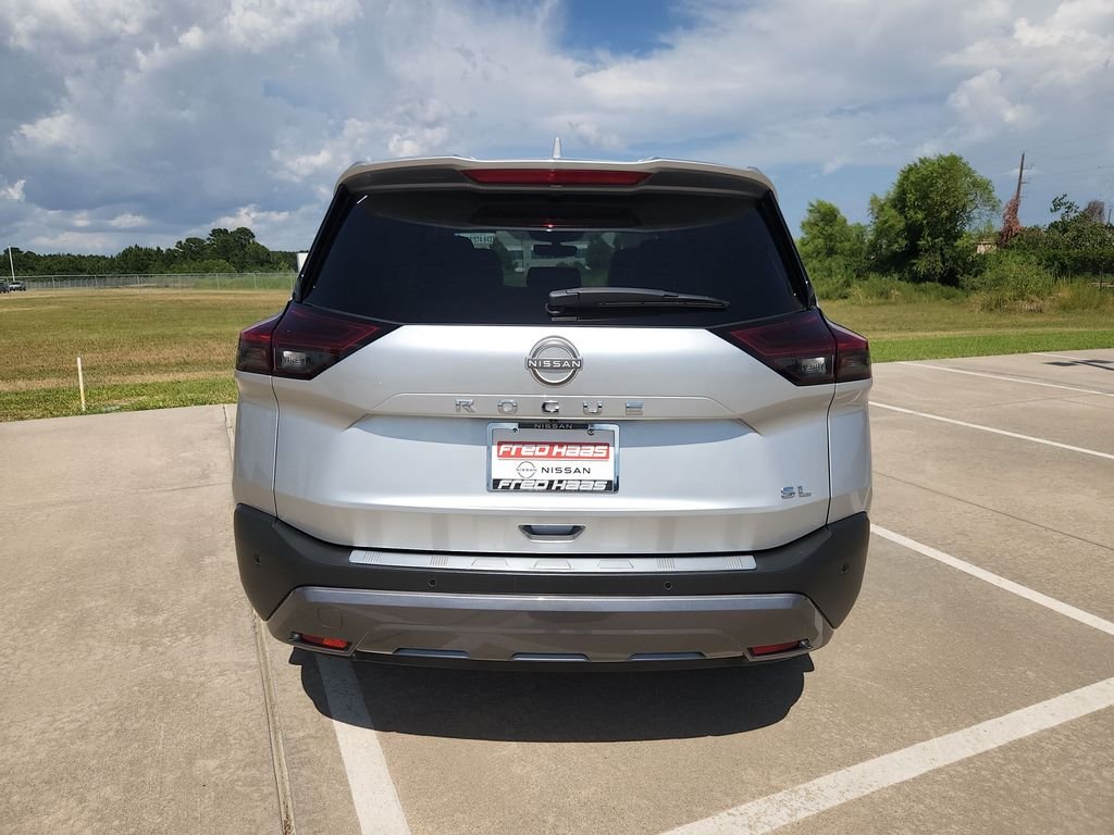 Certified Used 2022 Silver Nissan SL image 5