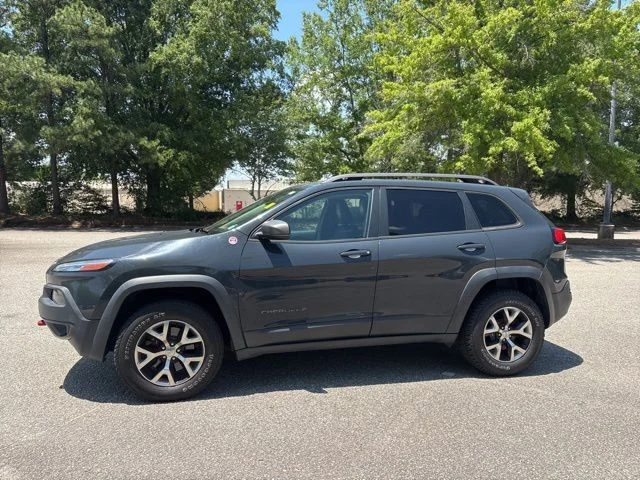 Used 2017 Gray Jeep Trailhawk image 2
