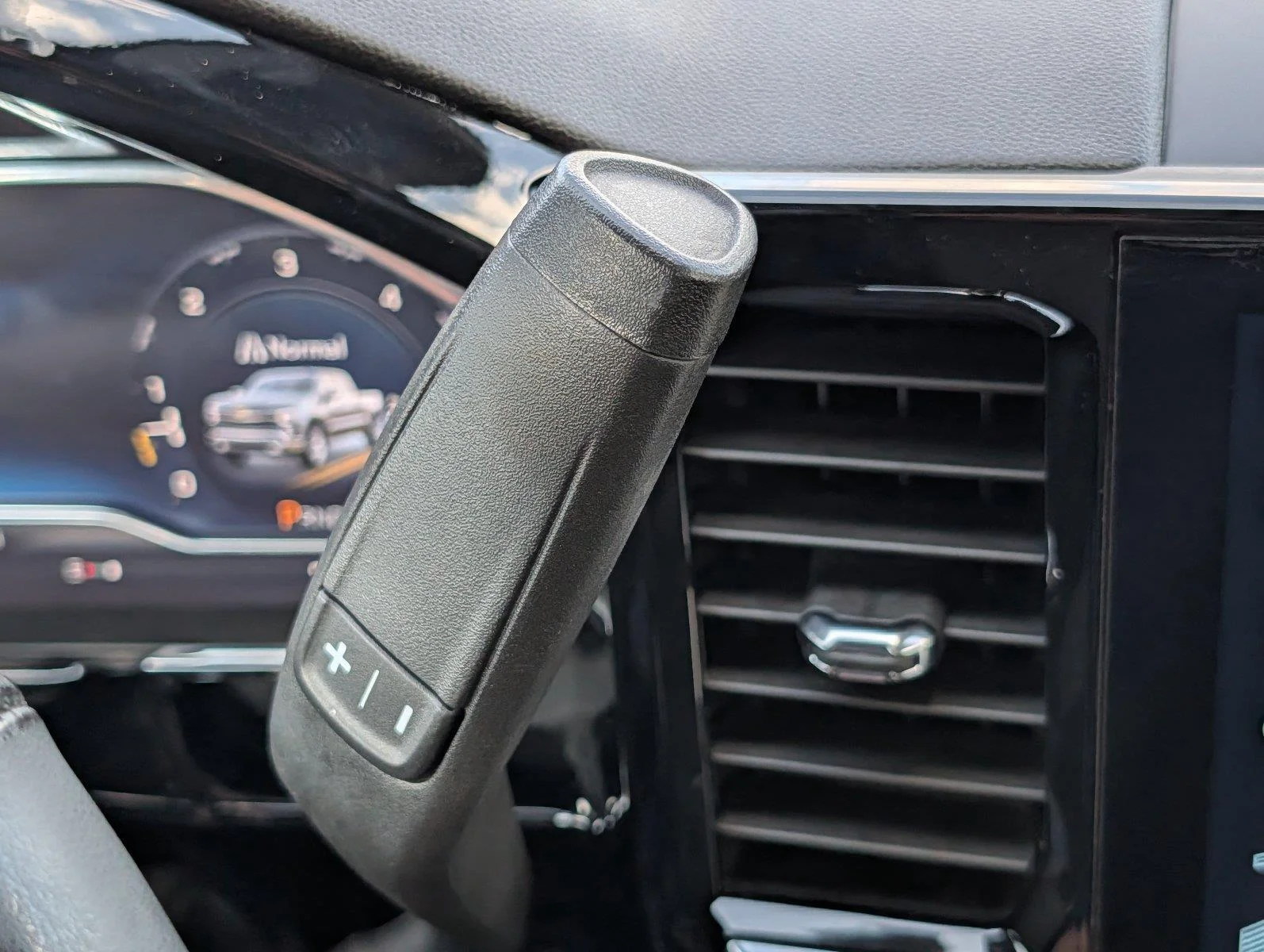 Used 2025 Black Chevrolet LT image 27