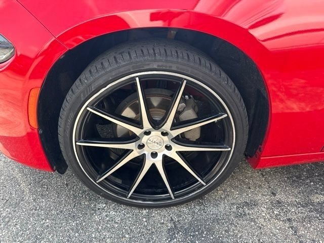 Used 2022 Torred Clearcoat Dodge SXT image 10