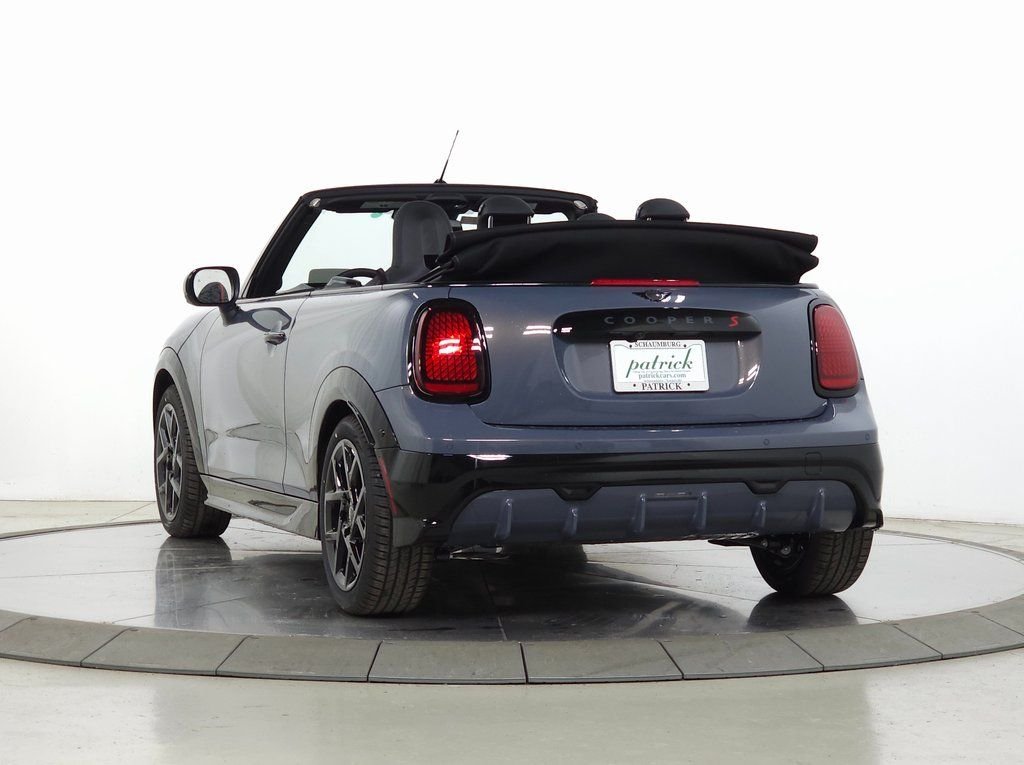New 2026 Gray Metallic MINI Iconic image 5
