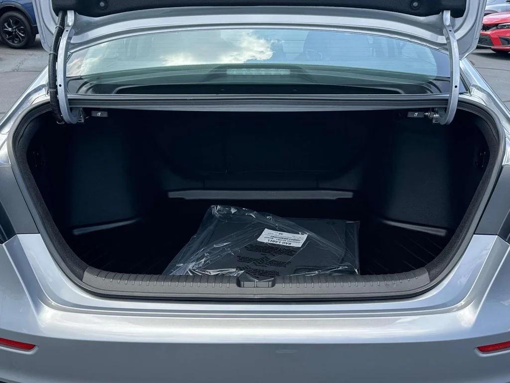2025 Honda Accord SE - Photo 8
