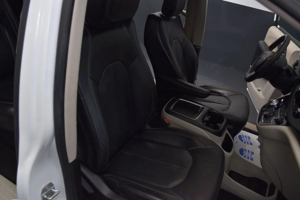 Used 2022 White Chrysler Touring L image 25