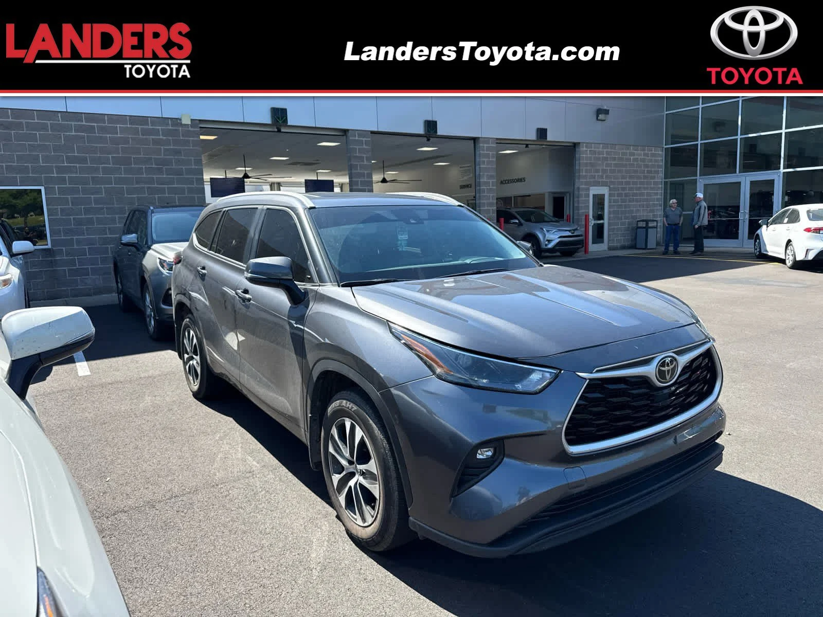 2023 Toyota Highlander XLE AWD's photo
