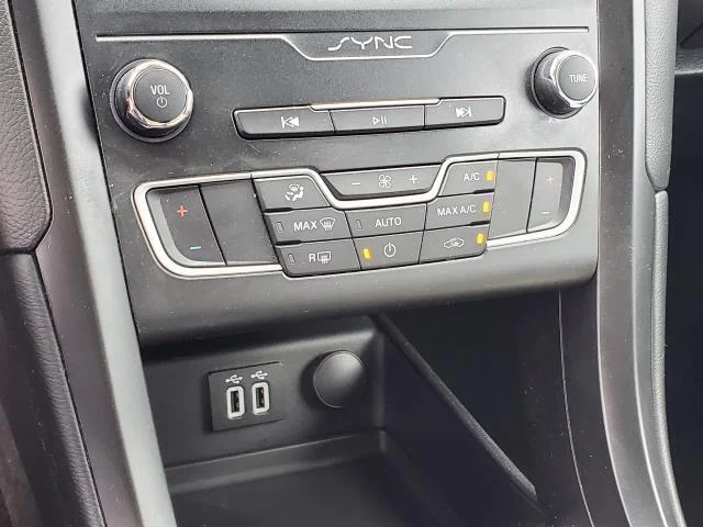 Used 2019 Blue Metallic Ford SE image 16