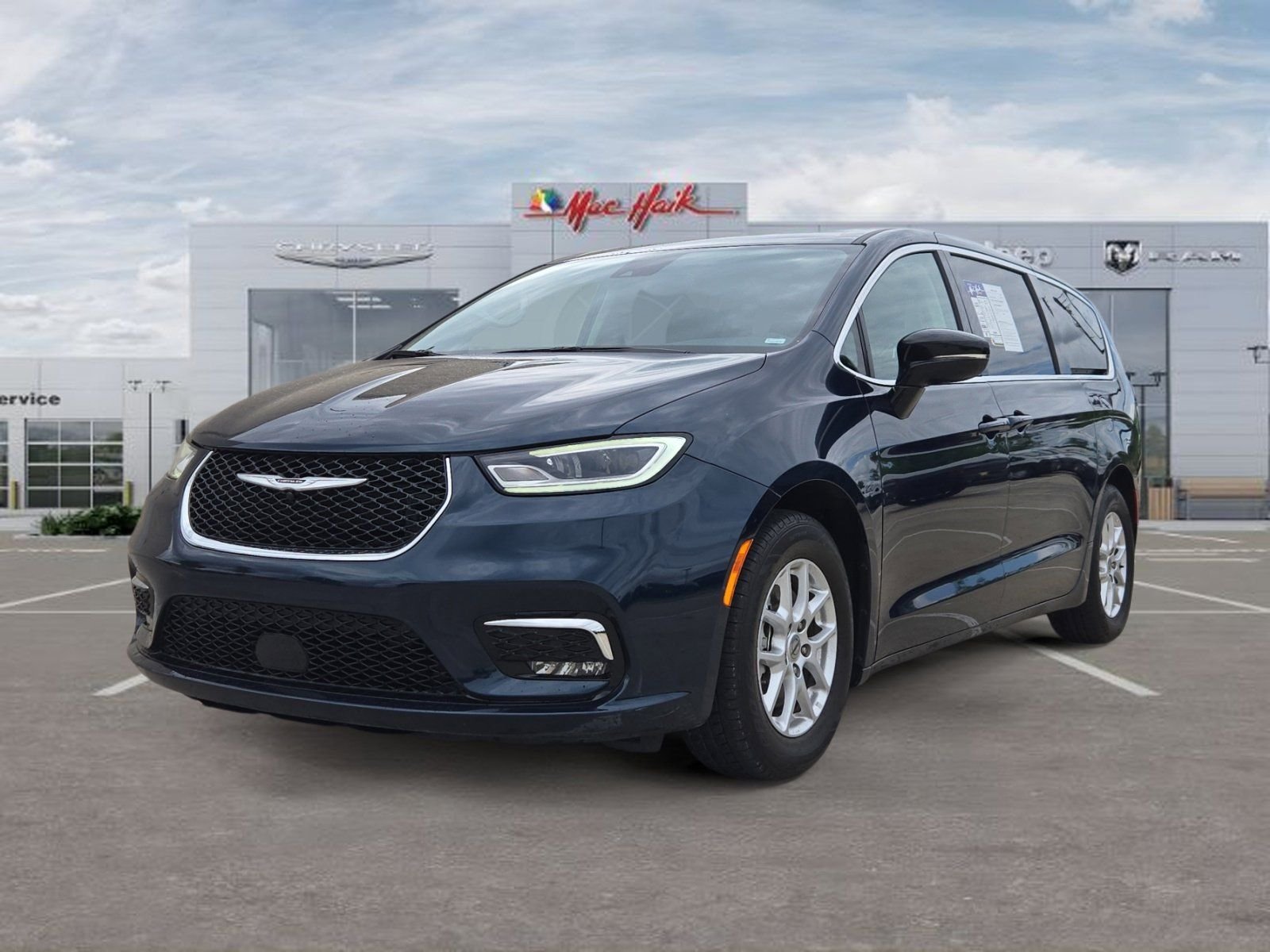 2024 Chrysler Pacifica Touring L's photo