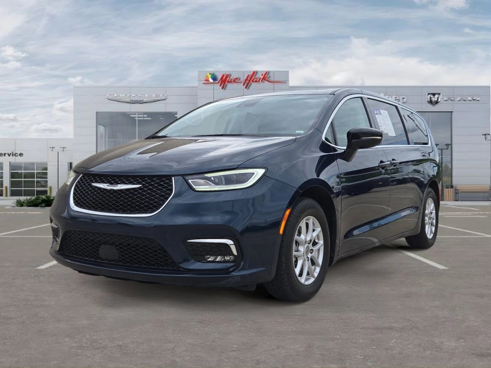 2024 Chrysler Pacifica Touring L's photo