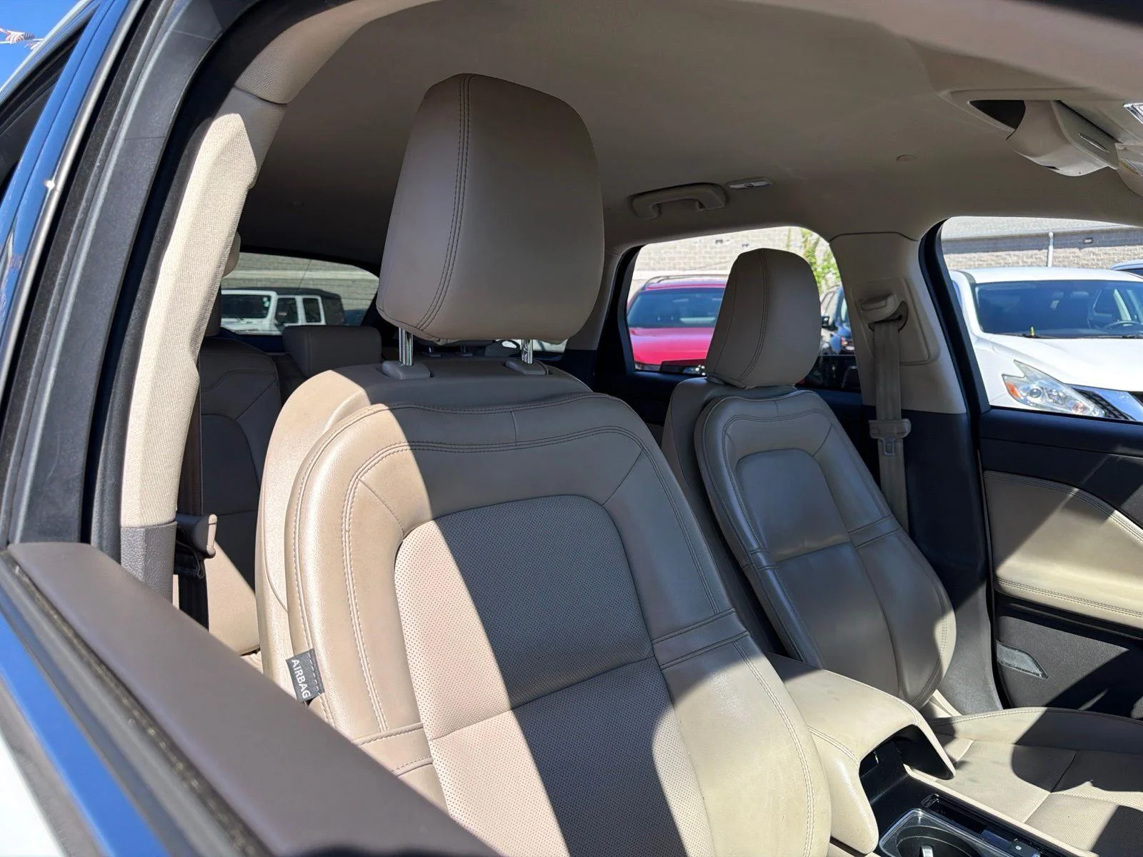 Used 2022 White Lincoln Standard image 13
