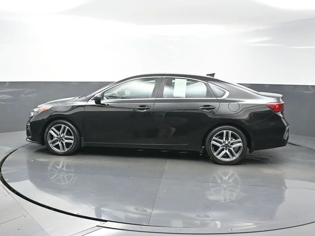 Used 2021 Black Kia EX image 4