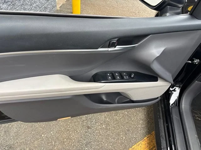 Used 2018 Midnight Black Metallic Toyota LE image 14
