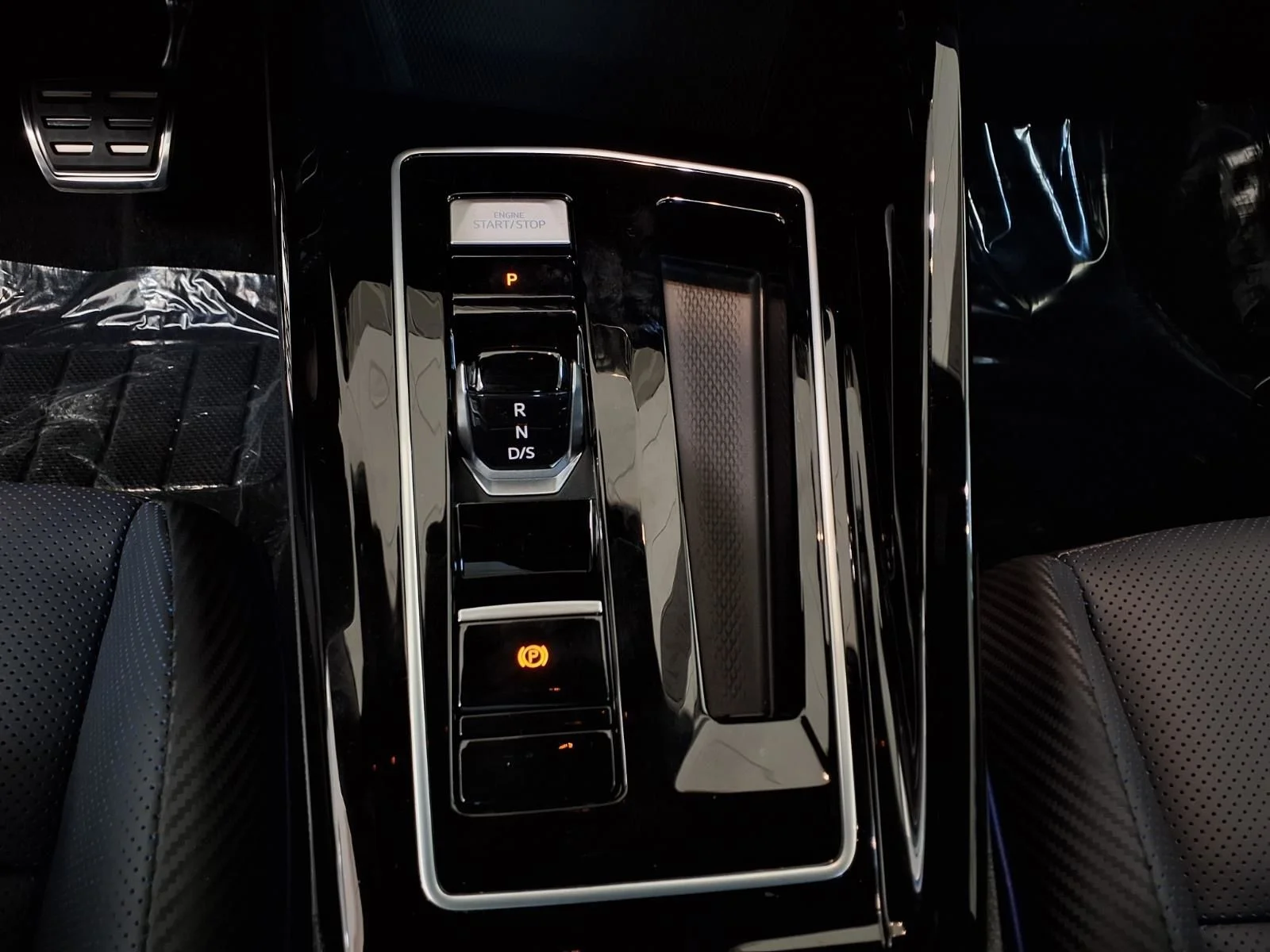 New 2026 Mythos Black Metallic Volkswagen 2.0T image 11