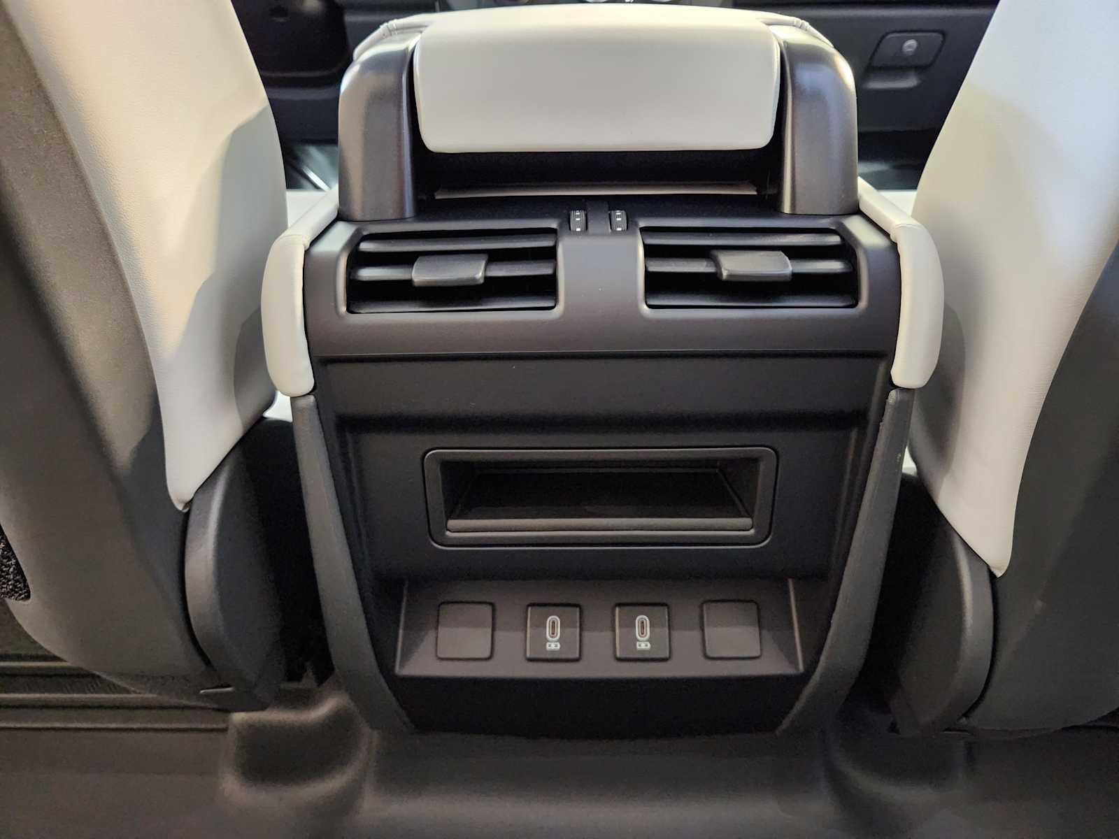 New 2026 Tasman Blue Land Rover X-Dynamic SE image 30