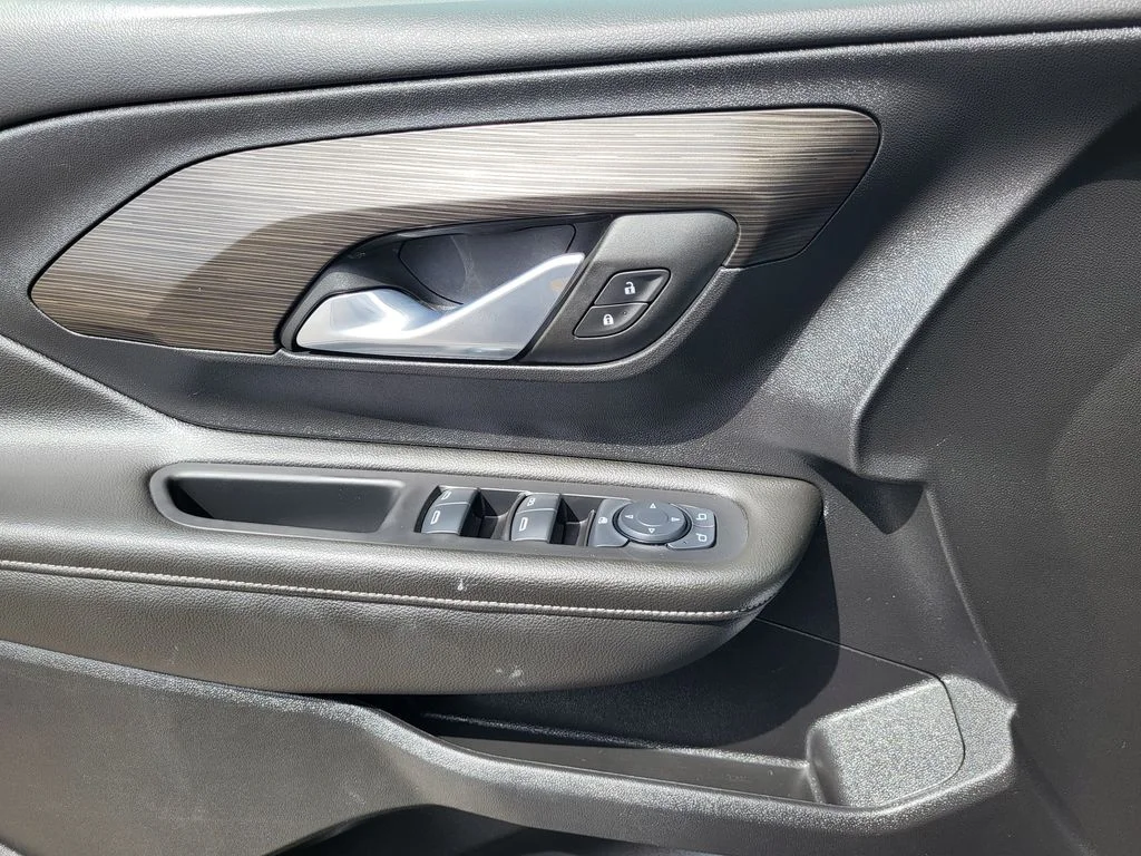 Used 2024 Sterling Metallic GMC SLE image 18