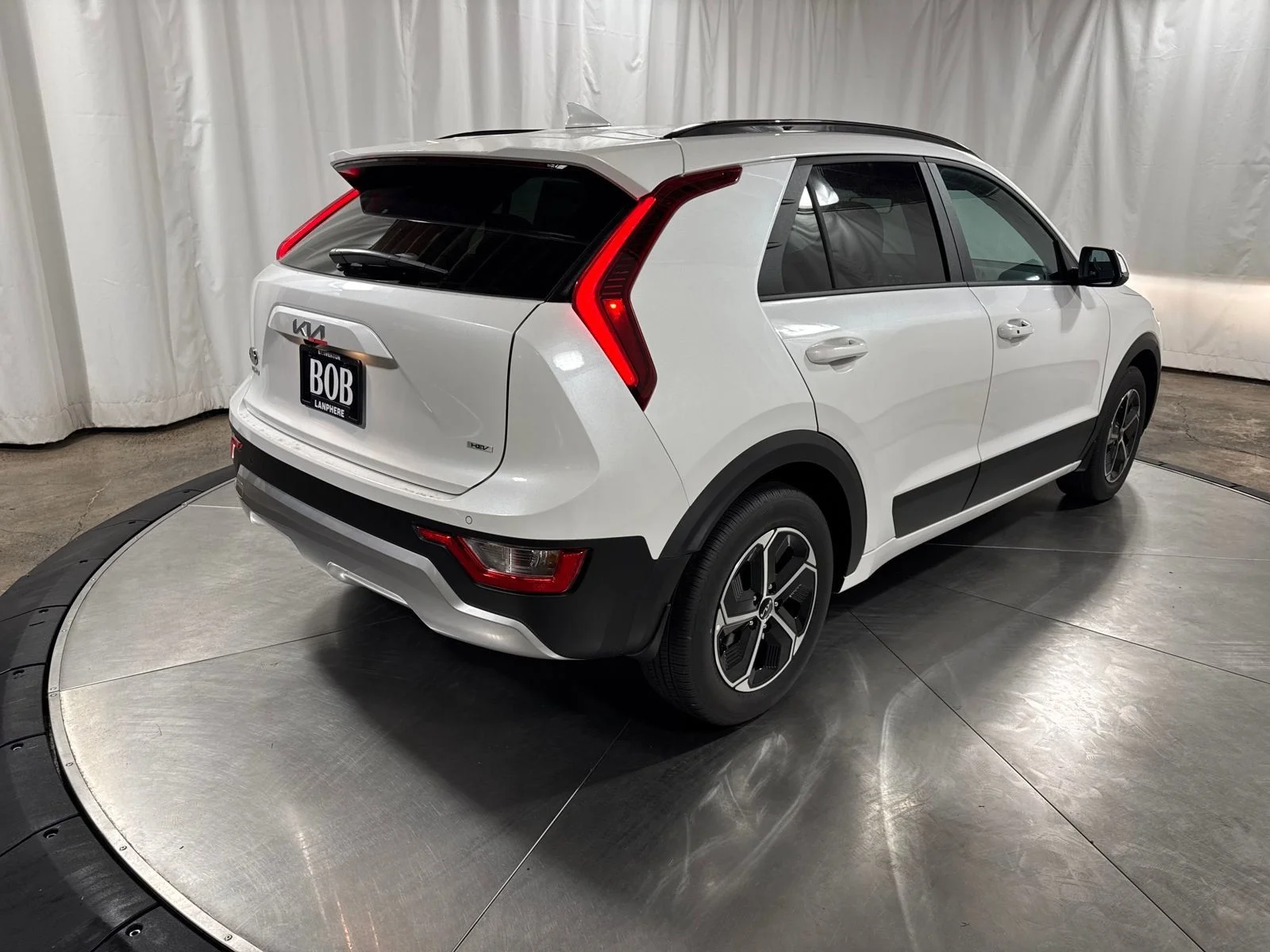 New 2026 Snow White Pearl Kia EX image 8