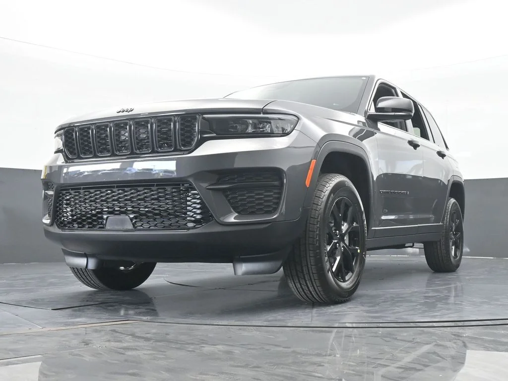 New 2025 Baltic Gray Metallic Clear-Coat Exterior Paint Jeep Altitude X image 47