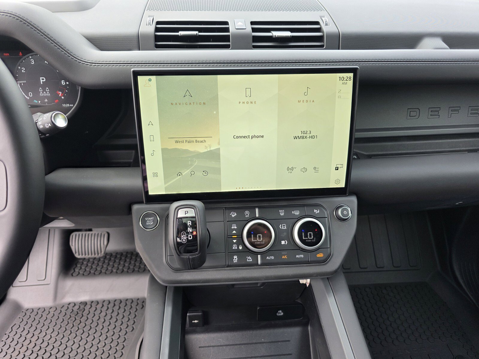 New 2026 Santorini Black Land Rover P400 X-Dynamic SE image 17