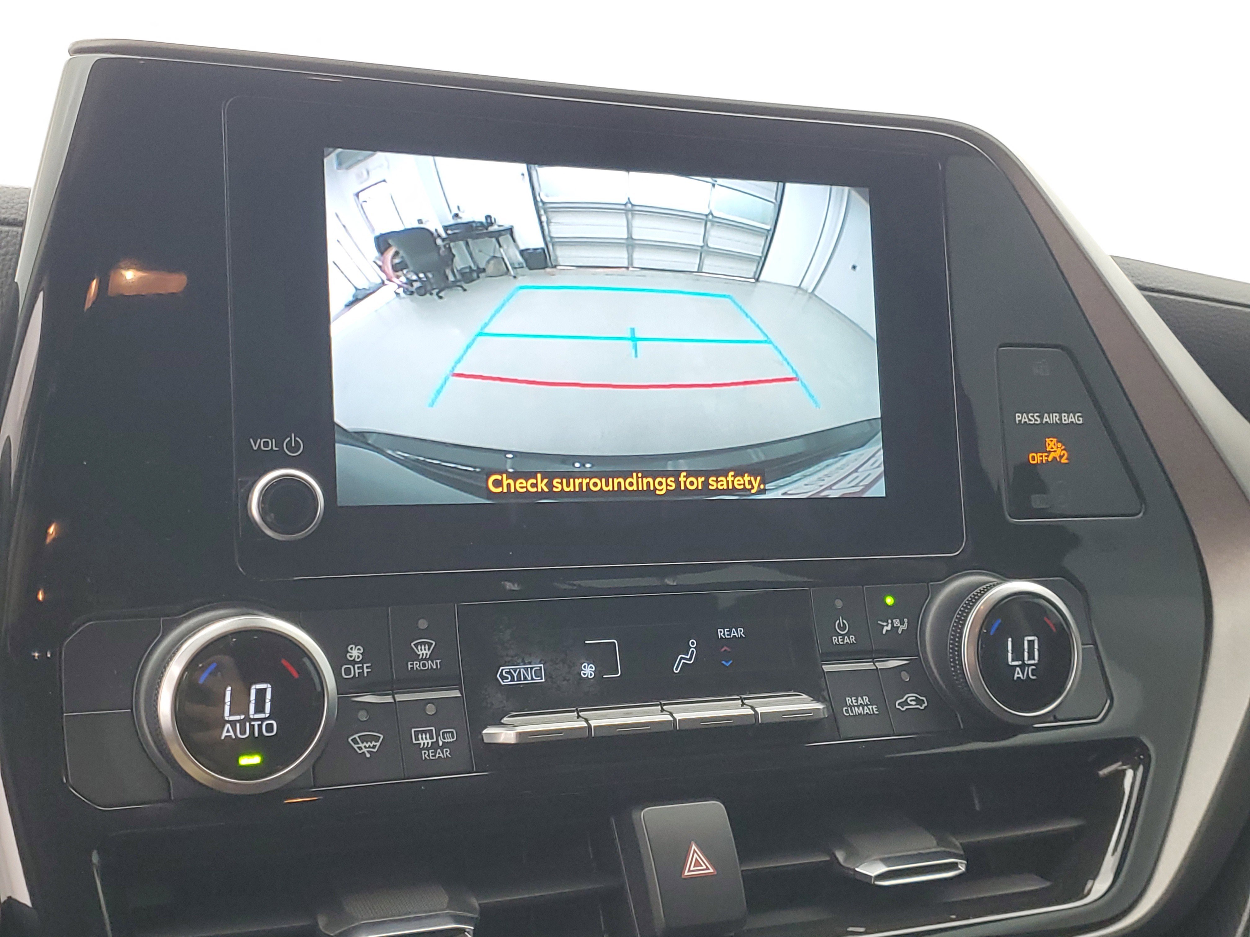 2024 Toyota Highlander LE - Photo 30