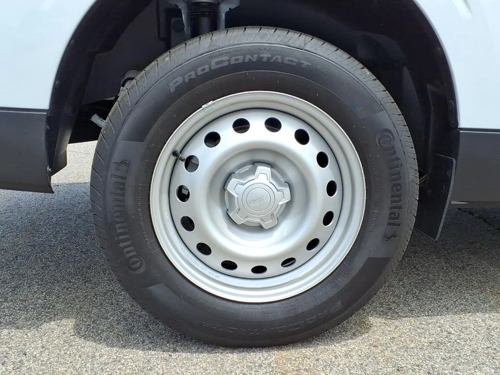New 2026 Oxford White Ford XL image 7