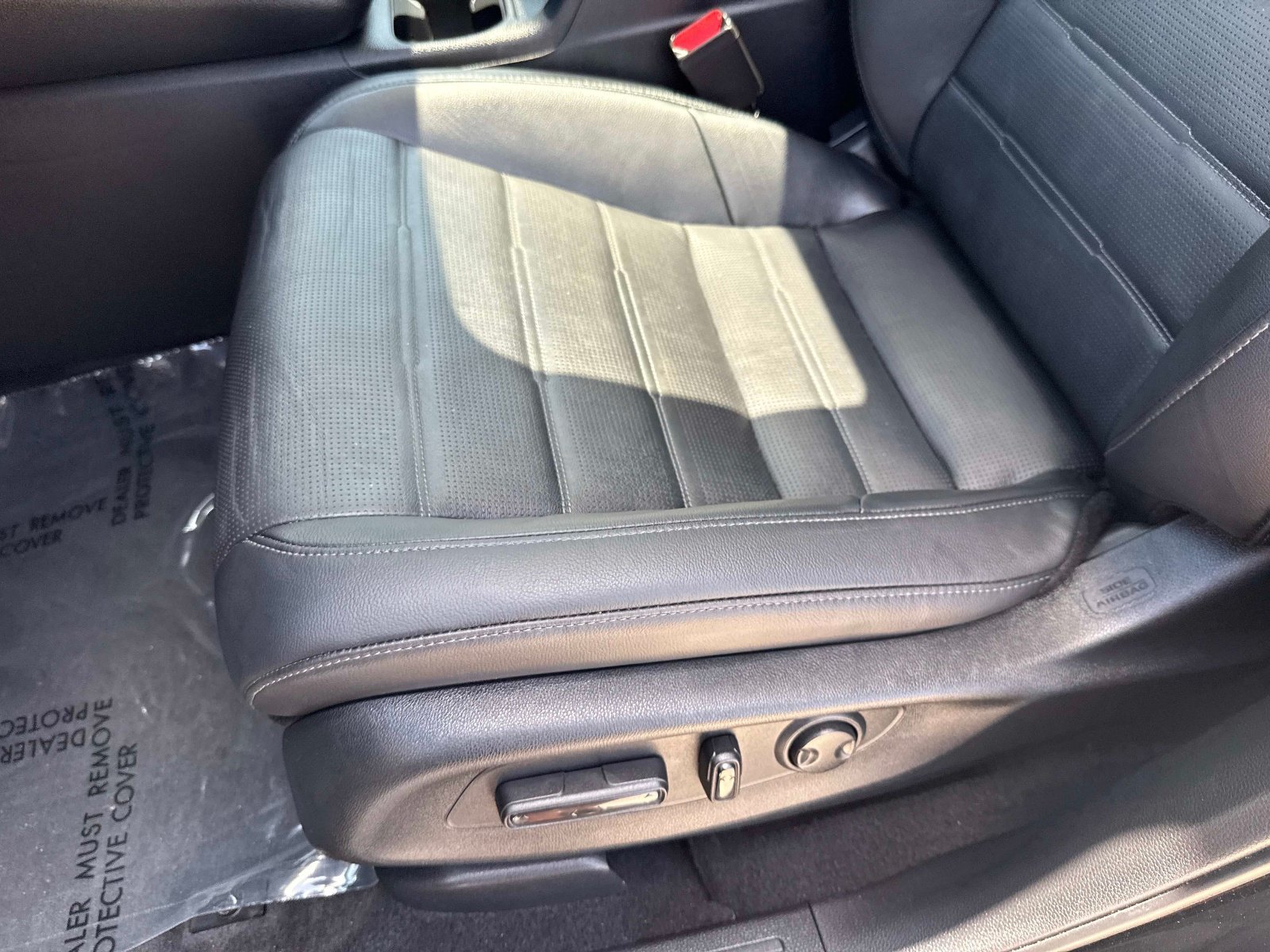 Used 2024 sparkle silver metallic Honda EX-L image 19