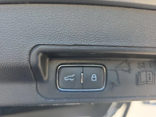 Used 2020 Silver Ford XLT image 15