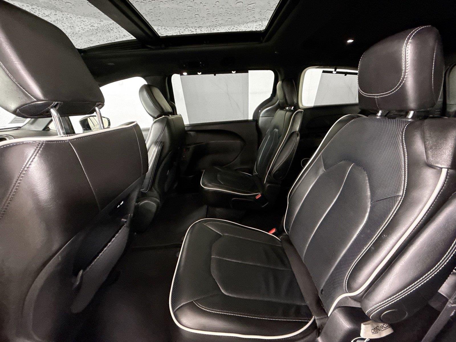 Used 2025 Diamond Black Crystal Pearlcoat Chrysler Limited image 34