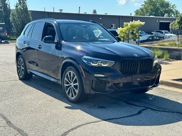 Used 2021 Carbon Black Metallic BMW xDrive40i image 2