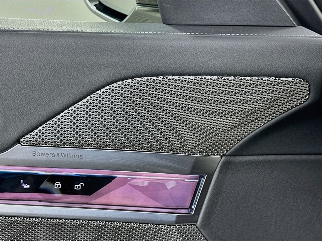 Certified Used 2024 Oxide Grey Met BMW xDrive60 image 19