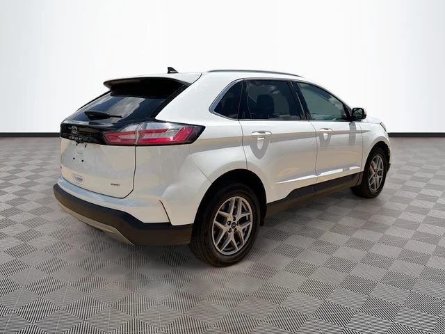 Used 2022 Oxford White Ford SEL image 7