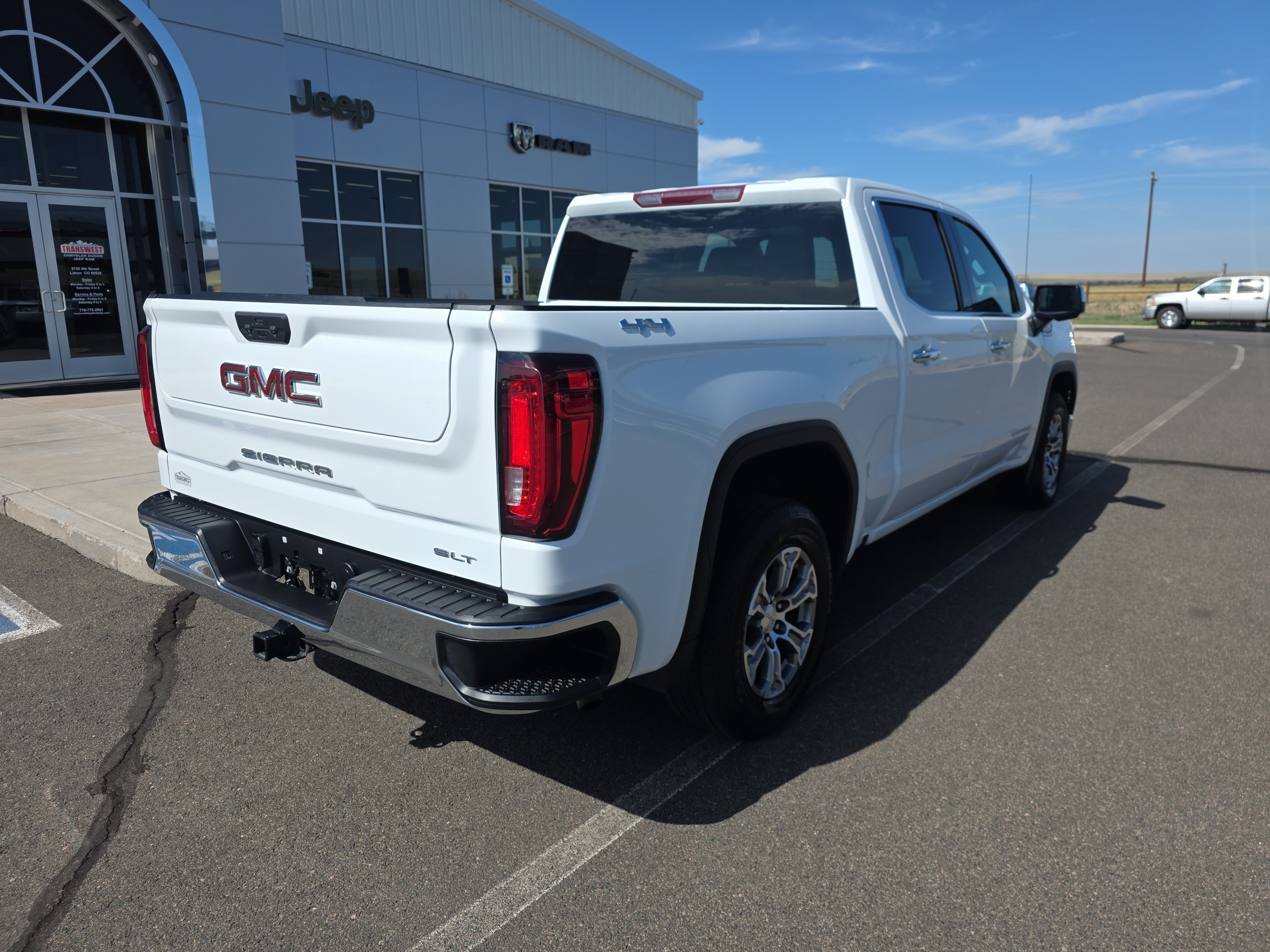 2025 GMC Sierra 1500 SLT - Photo 8