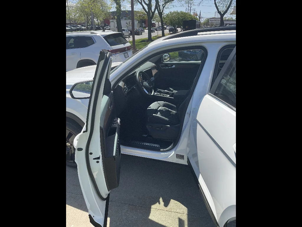New 2026 Opal White Pearl Volkswagen SE 4Motion image 7