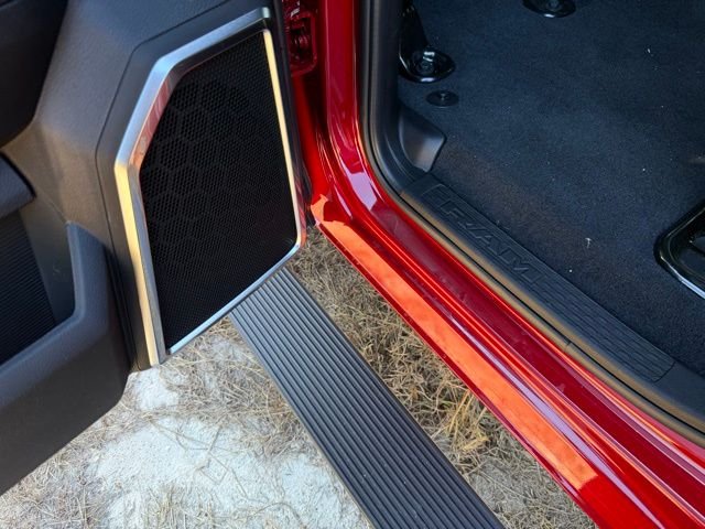 New 2026 Molten Red Pearl-Coat Exterior Paint RAM LARAMIE image 12