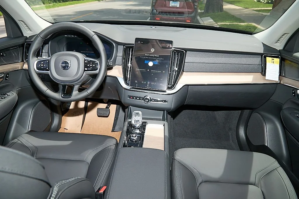 New 2026 Onyx Black Volvo Plus image 25