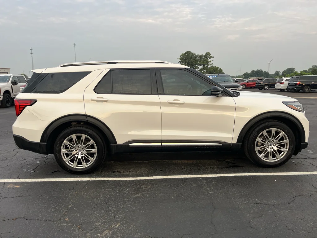 New 2026 Star White Metallic Tri-Coat Ford Platinum™ image 4