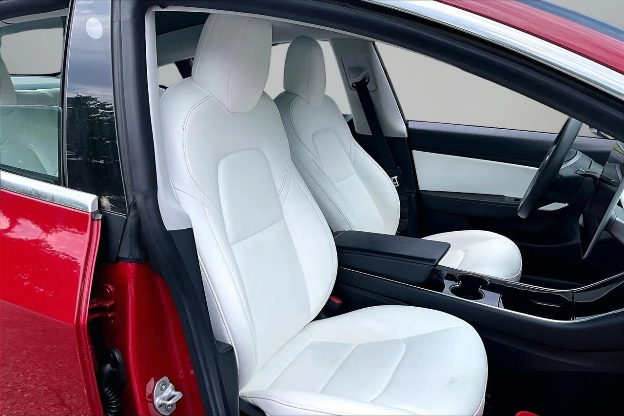Used 2019  Tesla Long Range image 23